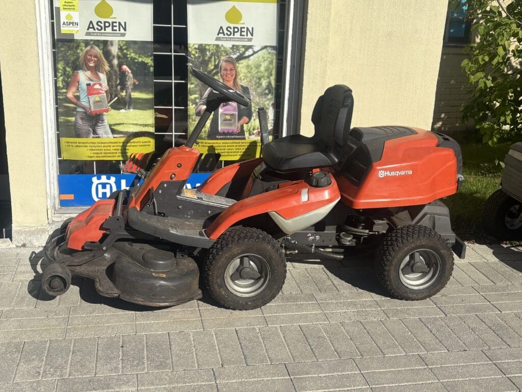 R 216 AWD, Husqvarna, Rider, Ajoleikkuri, Etuleikkuri, Neliveto, 103 cm