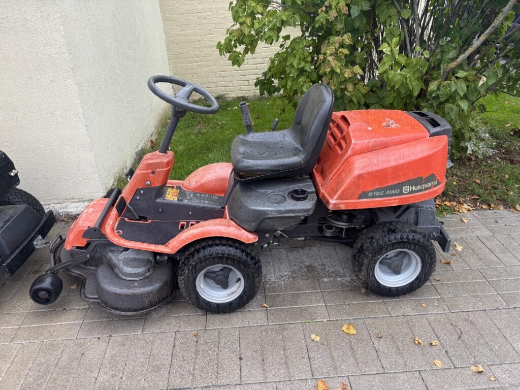 R 16C, AWD, Husqvarna, Rider, Etuleikkuri, Ajoleikkuri, Neliveto, Briggs & Stratton,